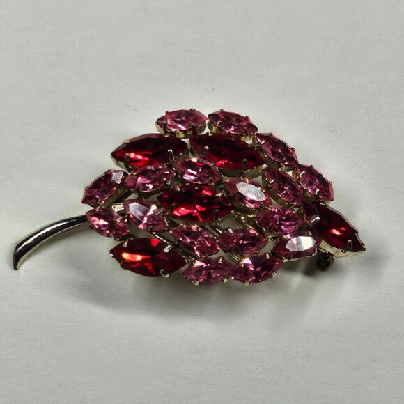 Rhinestone Leaf Pin Pink Red Goldtone Vintage MCM Brooch - Picture 1 of 8
